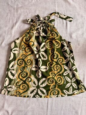 SOLD ON ANOTHER PLATFORM - MANUHEALI’I Women’s Top - size XL